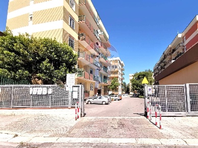 Foto Appartamento in Via Caldarola, Bari Japigia di 125 m² con 4 locali