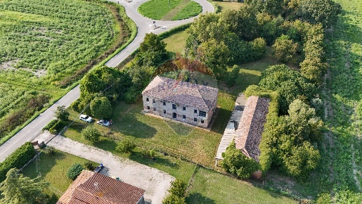 Foto Rustico a Tresignana Formignana di 420 m² con 14 locali in vendita