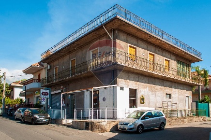 Foto Casa indipendente in Via Carico, Acireale di 240 m² con 8 locali