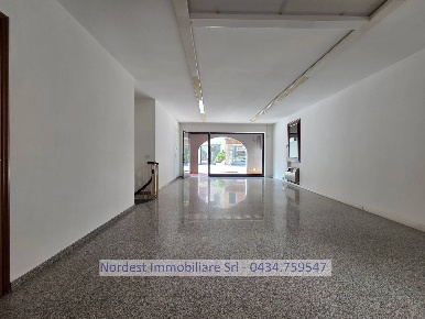 Foto Negozio a Gaiarine Centro di 79 m² con 3 locali in affitto