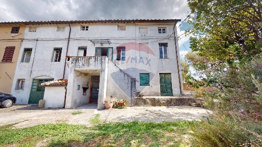 Foto Case semi ndipendenti in Via per Villa Pucci, Capannori di 177 m²