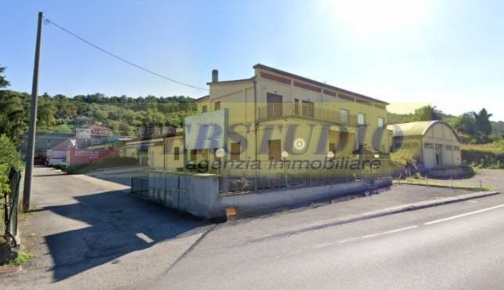 Foto Capannone industriale in Via Indipendenza, Calco Centro di 500 m²