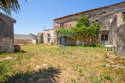 Foto Rustico in STRADA MAGRENTINO, Siracusa Tivoli di 885 m² con 10 locali