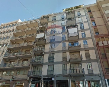 Foto Appartamento in Via Argiro, Bari Murat di 220 m² con 8 locali