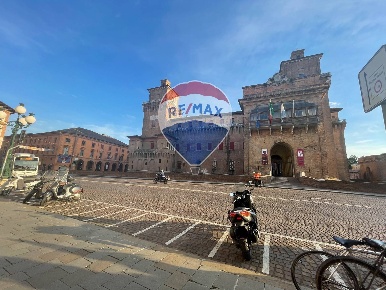 Foto Multiproprietà a Ferrara Centro Storico di 900 m² con 1 locali