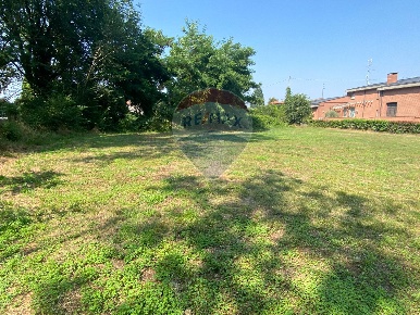 Foto Terreno residenziale in via Manzoni, Besnate di 785 m² in vendita