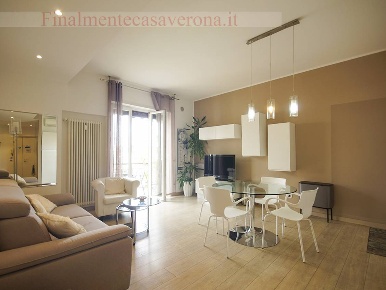 Foto Appartamento in Piazza Renato Simoni, Verona Valverde di 110 m²