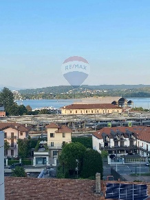 Foto Appartamento in Via XX Settembre, Arona Centro di 135 m² con 4 locali