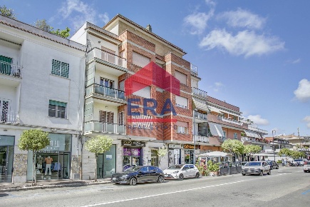 Foto Appartamento in Via Roma, Pomezia Pomezia Centro di 93 m² con 3 locali