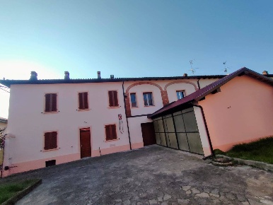 Foto Casa indipendente a Carbonara Scrivia Centro di 210 m² con 6 locali
