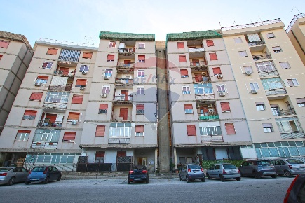 Foto Appartamento in VIA ALGERI, Siracusa Mazzarrona di 117 m² con 6 locali