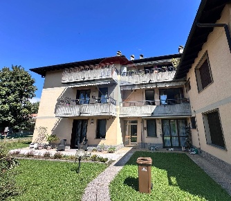 Foto Appartamento in via Alfio Graziani, Gavirate Centro di 95 m²