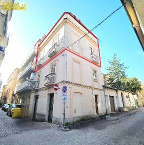 Foto Appartamento in VIA CESARE BATTISTI, Teramo Centro di 111 m²