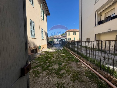 Foto Capannone industriale in VIA BRIGATA GARIBALDI, Foligno di 137 m²