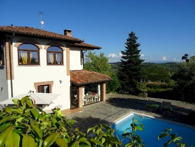 Foto Villa unifamiliare in via Acqui, Mombaruzzo Centro di 374 m²