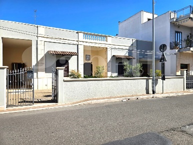 Foto Villa unifamiliare in Grottella, Copertino di 260 m² con 10 locali