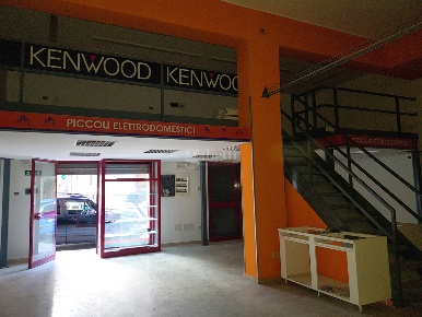 Foto Negozio in Via senatore scaduto 119, Bagheria Centro di 150 m²