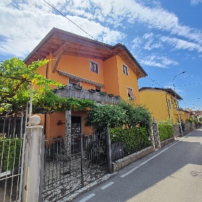 Foto Villa singola in Via Canossi, Rezzato di 270 m² con 8 locali
