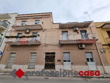 Foto Appartamento in Via Madonna delle Grazie 85, Taranto di 100 m²