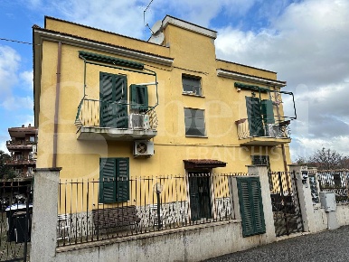Foto Appartamento in Via Servilia 51, Roma Anagnina di 45 m² con 2 locali