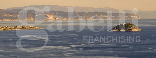 Foto Attico in Viale Italia 8, Albenga Centro di 107 m² con 5 locali