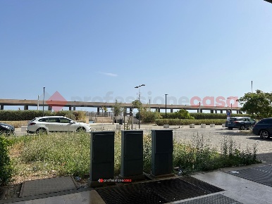 Foto Magazzino in lungomare, Bari Carrassi di 71 m² in vendita