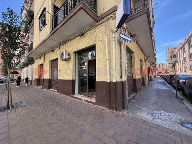 Foto Negozio in Via Oberdan 174, Taranto Tre Carrare di 82 m² con 1 locali