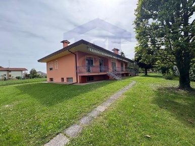 Foto Villa bifamiliare a Fontanafredda Vigonovo Fontanafredda di 130 m²