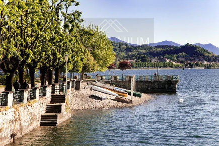 Foto Attico in corso cavour, Arona Centro di 140 m² con 4 locali in vendita