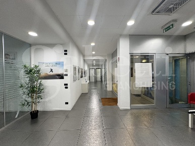 Foto Ufficio in Via Pascoli 1, Bergamo Stazione di 445 m² con 10 locali