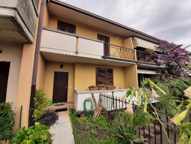 Foto Villa a schiera in Via primo maggio, Manerba del Garda Solarolo