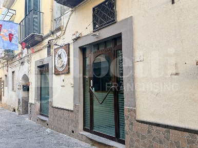 Foto Negozio in Via Di Mezzo 7, Angri Centro di 58 m² con 1 locali