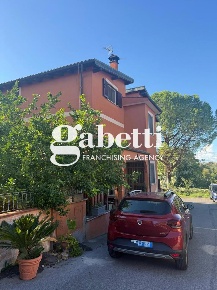 Foto Attico in DEL CASALE ROCCHI, Roma Pietralata di 106 m² con 3 locali