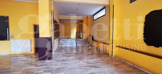 Foto Negozio in Cassiano da Fabriano, Macerata Centro di 390 m² in affitto
