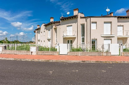 Foto Villa bifamiliare a Caorle Ottava Presa di 64 m² con 4 locali