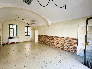 Foto Negozio in VIA XX SETTEMBRE 70, Casale Monferrato Ronzone di 95 m²