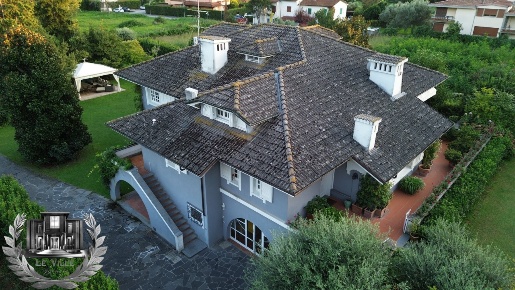 Foto Villa unifamiliare a Pietrasanta di 500 m² con 20 locali in vendita