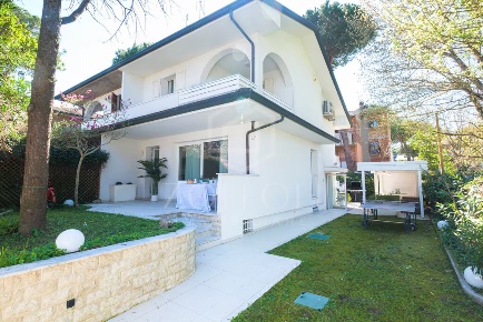 Foto Villa unifamiliare a Cervia Mare con 7 locali in affitto