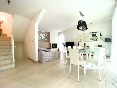 Foto Villa unifamiliare a Cervia Mare con 7 locali in affitto