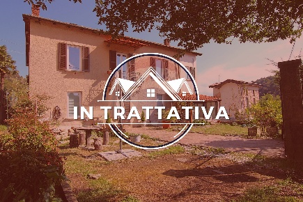 Foto Casa indipendente in Via Scampini, Cuasso al Monte Centro di 244 m²