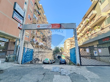 Foto Magazzino in viale mario rapisardi, Catania Rapisardi di 588 m²