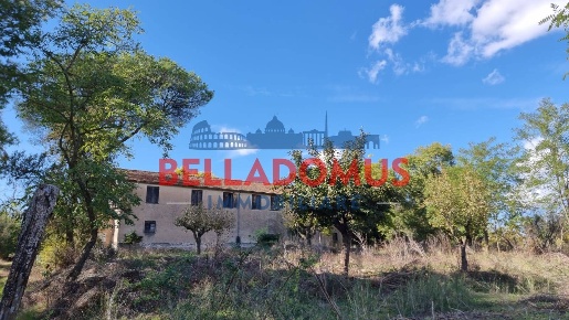 Foto Rustico in Via del Tufello, Aprilia Vallelata di 257 m² con 7 locali