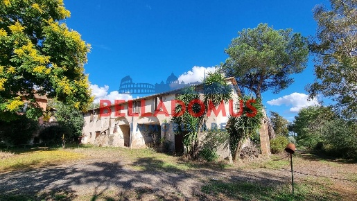 Foto Rustico in Via del Tufello, Aprilia Vallelata di 257 m² con 7 locali