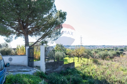 Foto Terreno agricolo in via San Domenico, Camporotondo Etneo di 4031 m²