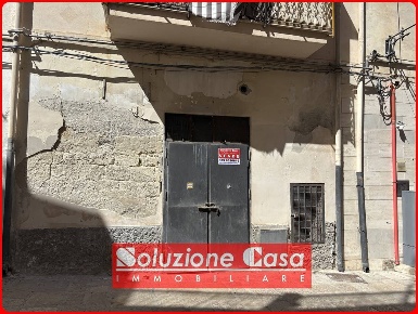 Foto Box in via Carlo Pisacane, Canosa di Puglia Centro di 50 m² in vendita