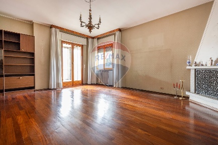 Foto Villa singola in VIA CROCI MARIA, Induno Olona di 255 m² con 4 locali