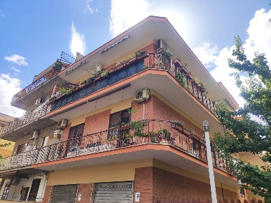 Foto Appartamento in Via Ali', Roma Borghesiana di 97 m² con 4 locali