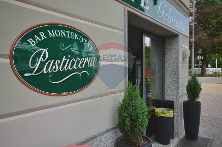 Foto Bar in Piazza della Vittoria, Cairo Montenotte Centro di 115 m²