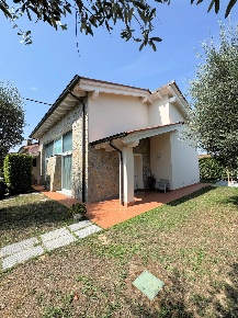 Foto Villa bifamiliare a Altopascio Altopascio Centro di 158 m² in vendita