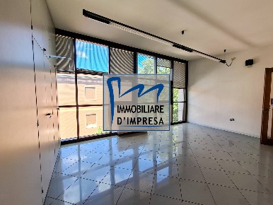 Foto Ufficio in Via Ponticelle, Montechiarugolo Monticelli Terme di 235 m²